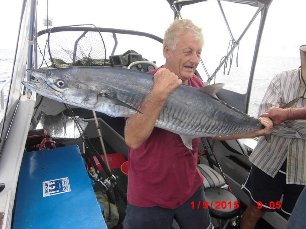 Flying Fish Point Tourist Park Hotel Innisfail Bagian luar foto